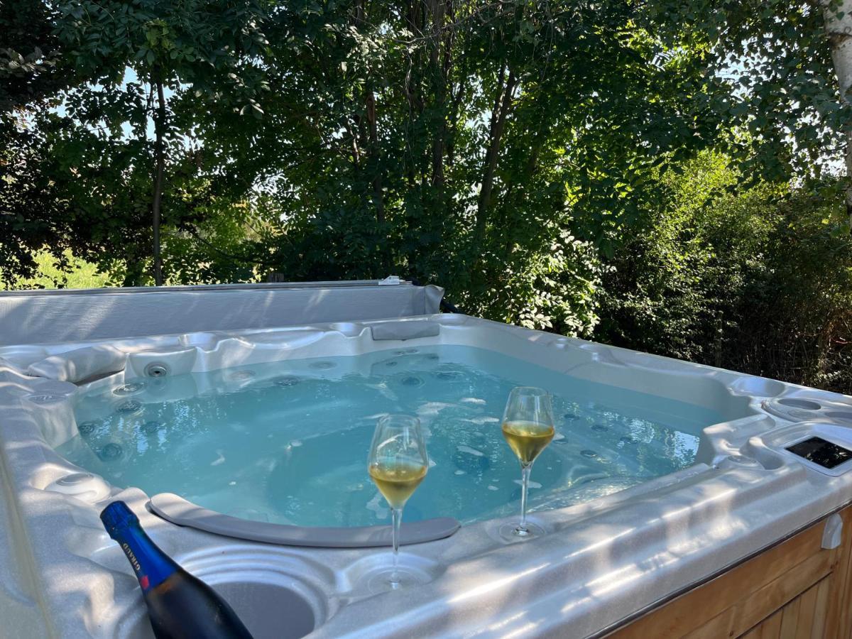 Gite De Charme 5 Etoiles Pour Couple Avec Sauna Et Jacuzzi Exterieurs Privatifs โปเกรอส์ ภายนอก รูปภาพ